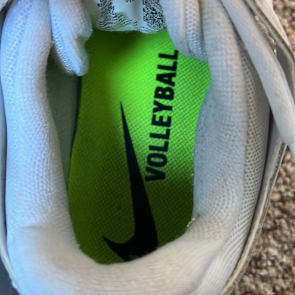 Volleyball Shoes - Picture 4 of 5